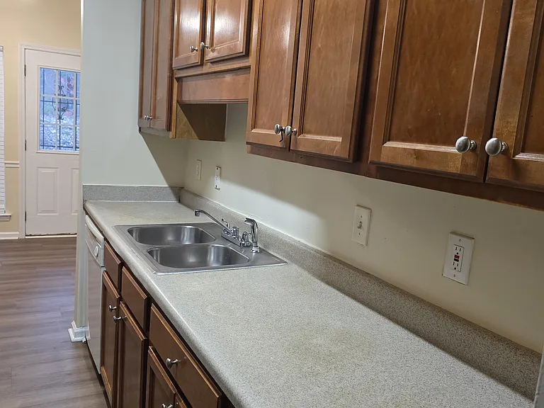 213 Shenandoah Dr — Photo 9