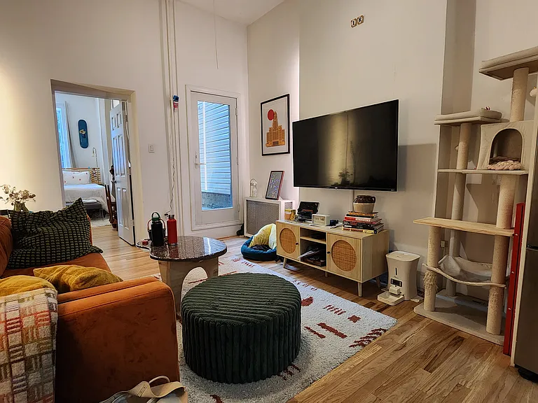 736 Leonard St #1R — Photo 3
