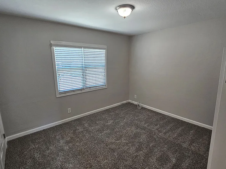 370 N Fair Oaks Ave — Photo 12