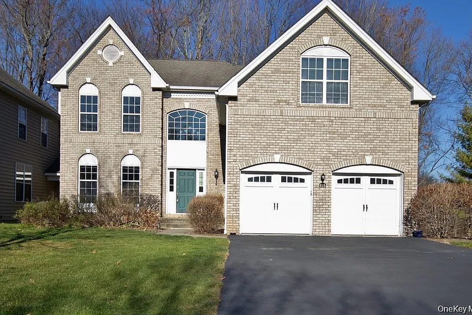 615 Creekside Ln