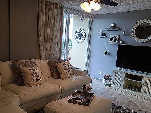 3rd image of 1050 SE 15th St APT 509