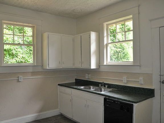 5th image of 618 Bradford St NW