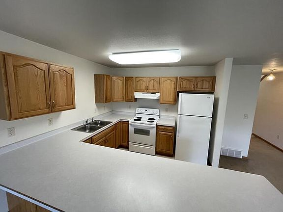 3rd image of 154 Sater St #154