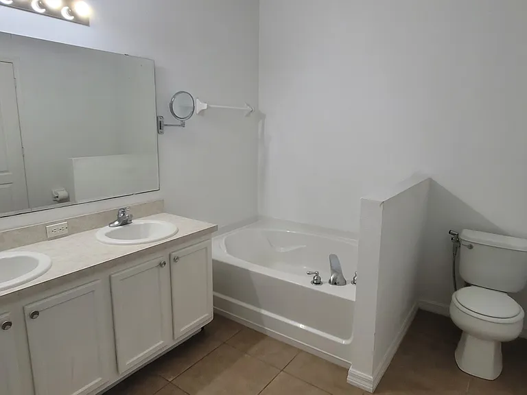 1800 Rufus King Dr — Photo 16