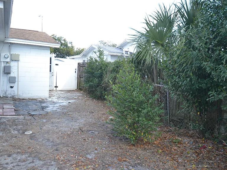 1351 Whitehall Ln — Photo 22