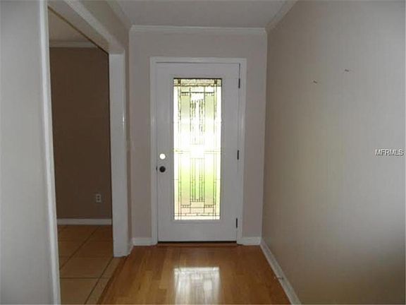2nd image of 104 W Greentree Ln