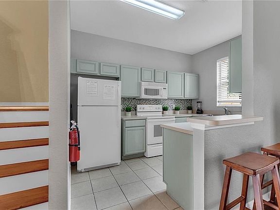 4th image of 110 Napoli Dr
