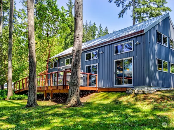 657 Moji Lane NW, Bainbridge Island, WA 98110