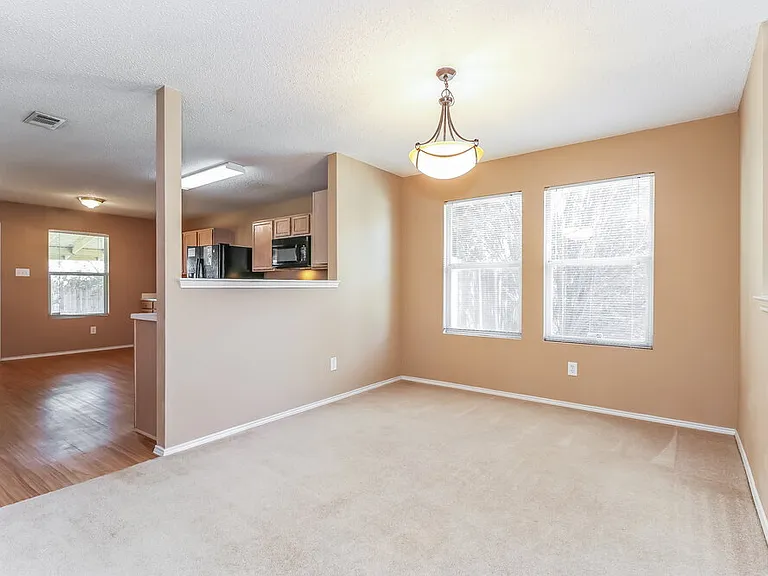 548 Magdalen Ave — Photo 5
