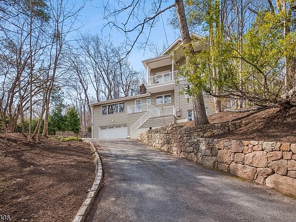 2nd image of 129 Sagamore Rd