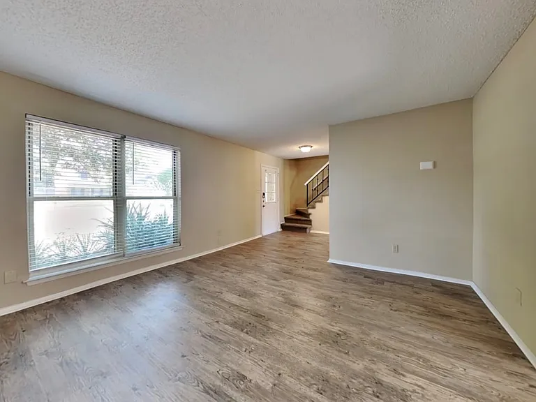 2618 Remmington Dr #B6 — Photo 4
