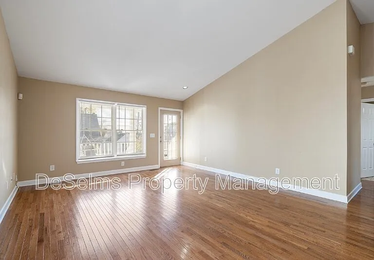 508 S 12th St — Photo 9