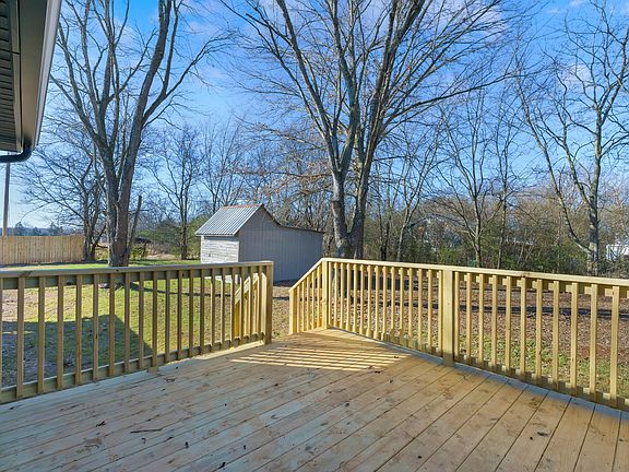 5th image of 810 Frank Martin Rd