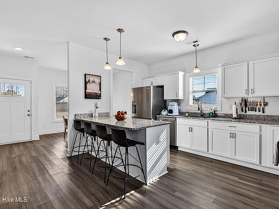 3rd image of 205 W Theriault Court