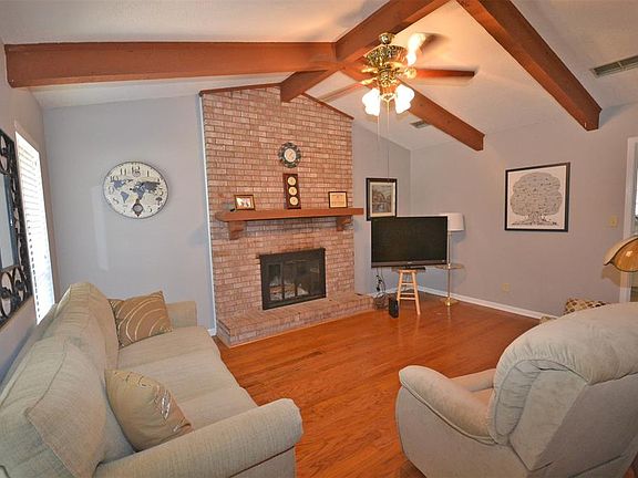 3rd image of 3160 Milan Dr