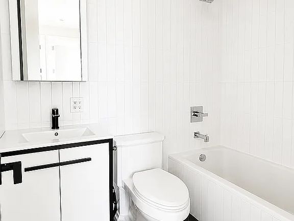 5th image of 481 Evergreen Ave #3T