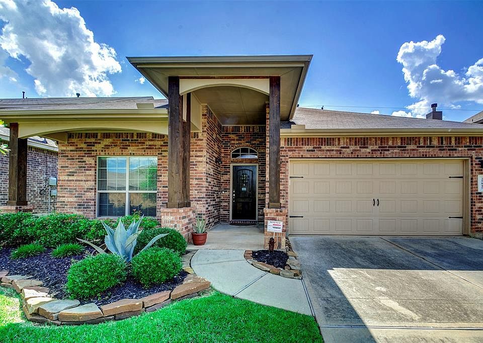 1st image of 25815 Rustica Dr