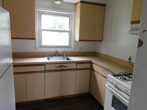 4th image of 813 E Muir Ave
