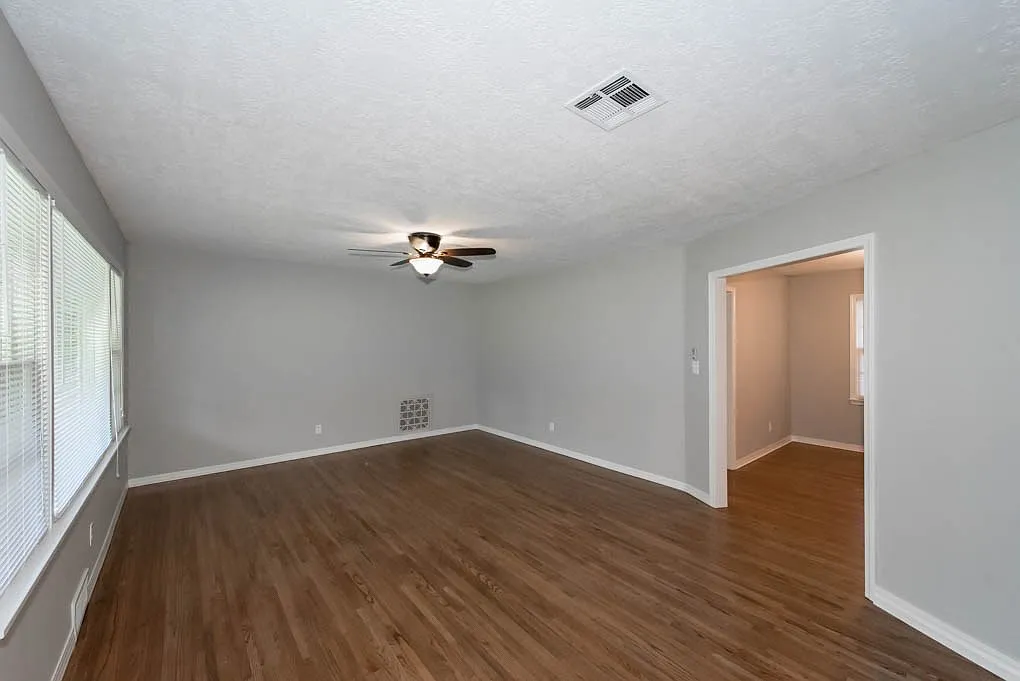 3 bed, 1.0 bath, 1568 sqft, $1,595 — Photo 3