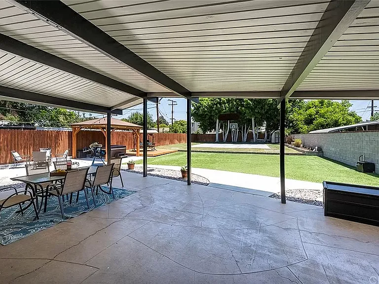 712 N Mountain View Pl — Photo 22