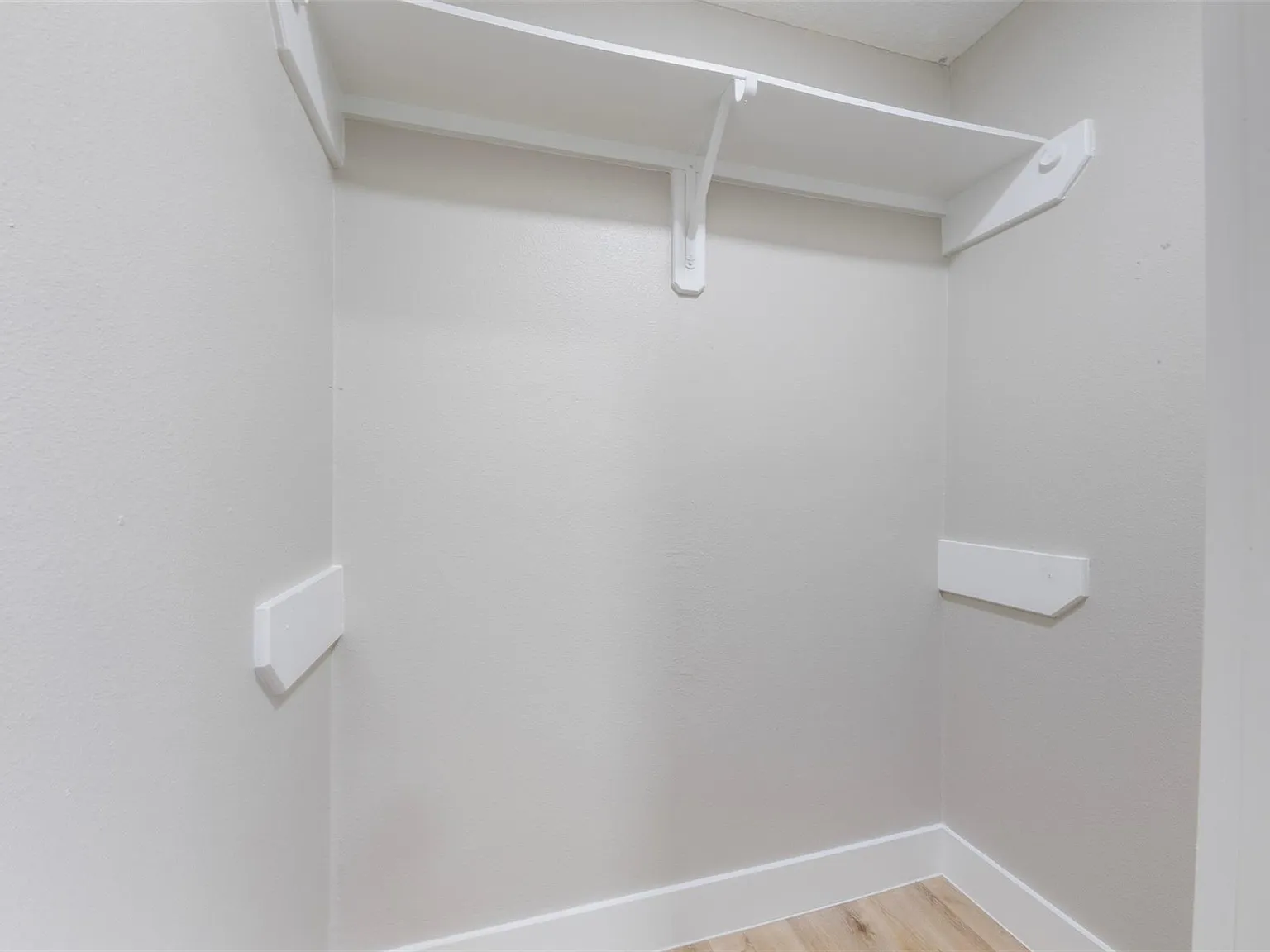 2 bed, 2.0 bath, 864 sqft, $1,375 — Photo 4