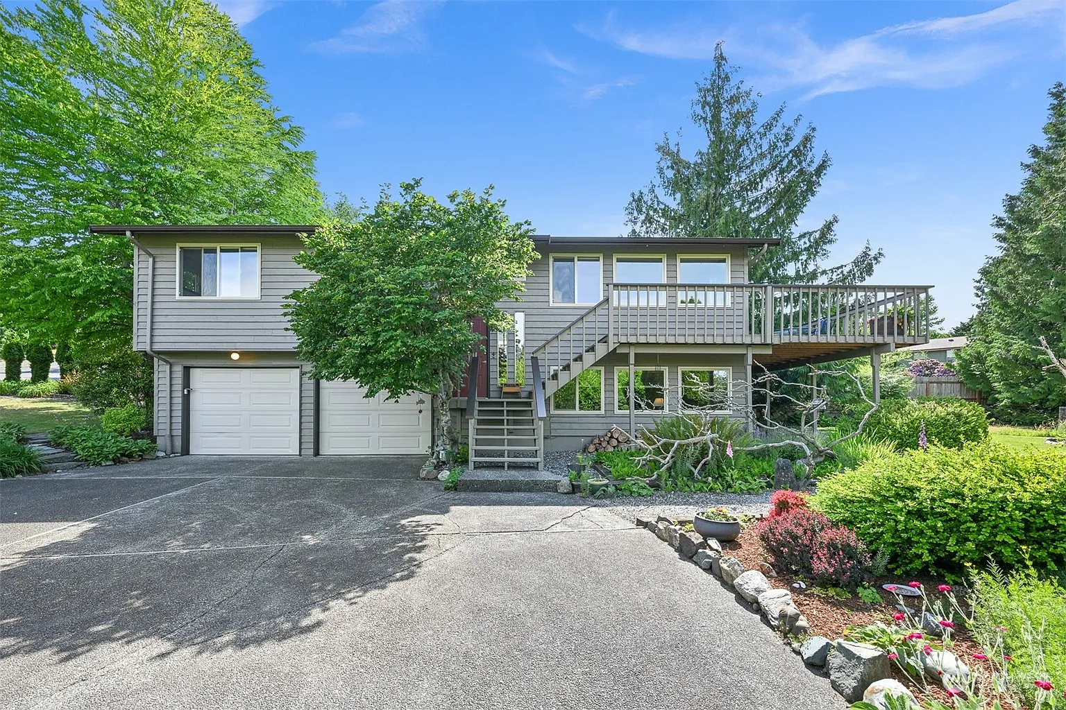 220 Bayside Place photo 1