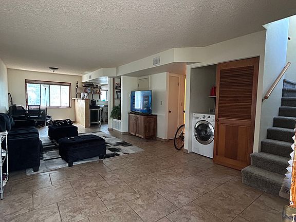 4th image of 823 W Birch Ave Unit B