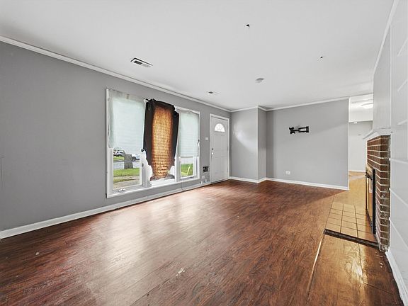 3rd image of 395 Oswego St
