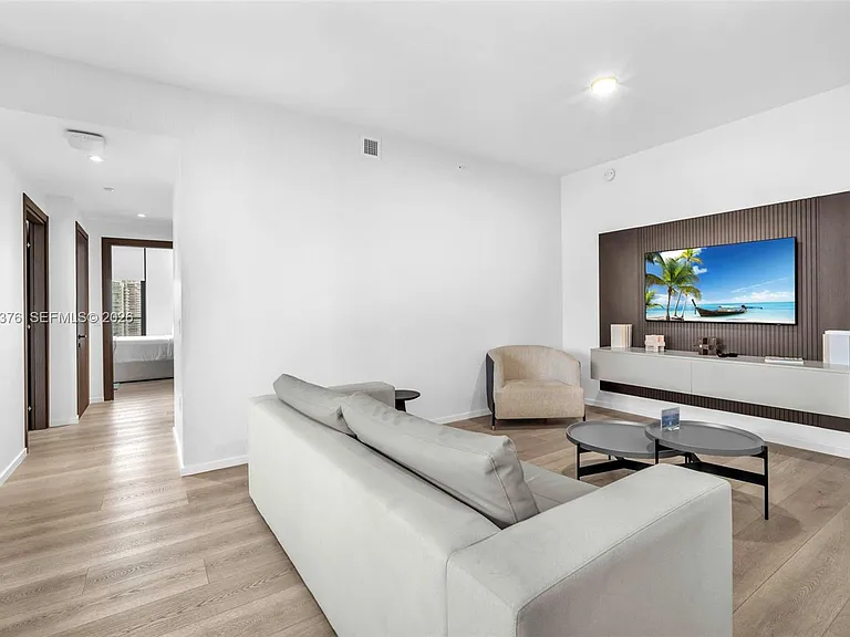 398 NE 5th St #Penthouse 4701 — Photo 18