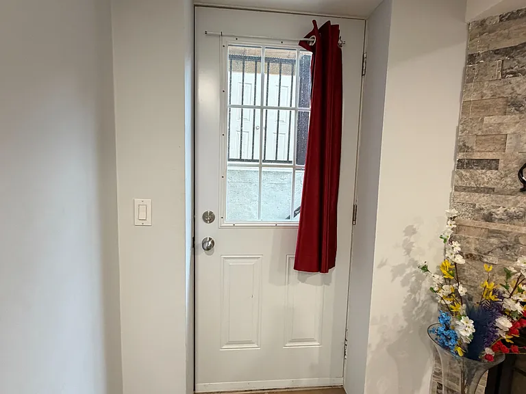 934 Boyer Blvd #BASEMENT — Photo 31