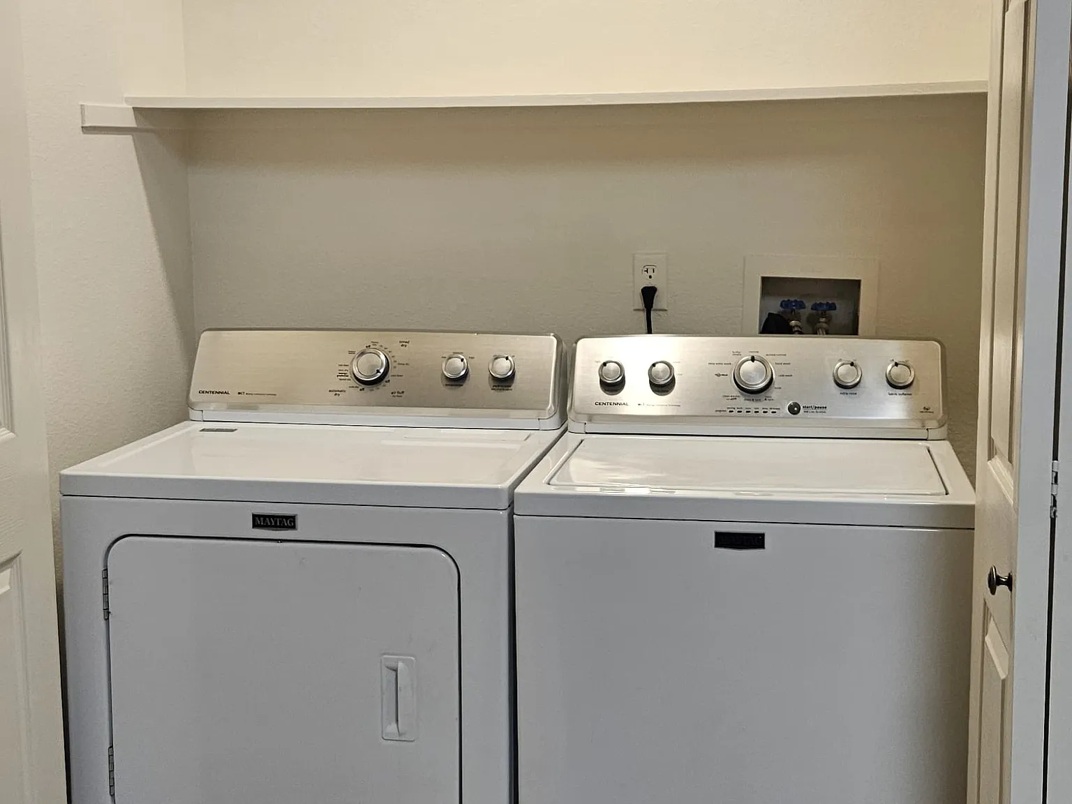 3 bed, 2.5 bath, 1656 sqft, $4,100 — Photo 3