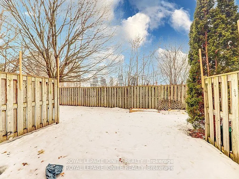80 Acorn Pl #8 — Photo 27