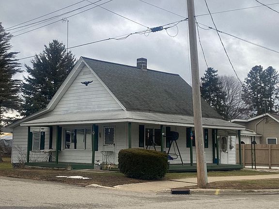 3rd image of 303 N 3rd St