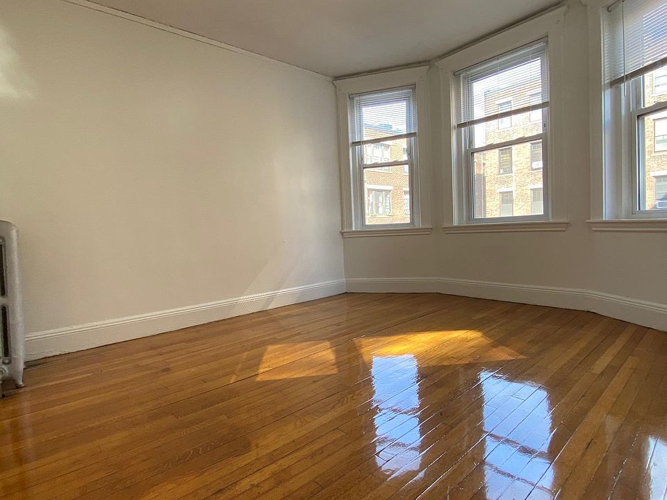 1st image of 121 Park Dr #14L