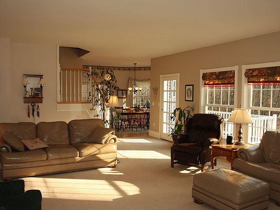Spacious Light Filled Living Room with 9 Foot Ceilings
