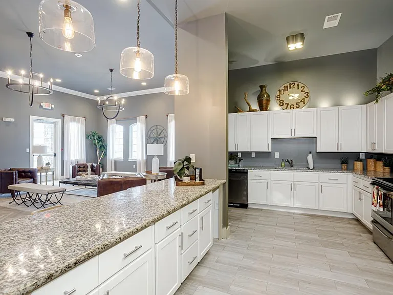 The Pointe at Five Oaks — Photo 6