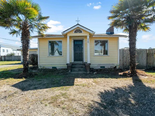 345 Macken Ave, Crescent City, CA 95531