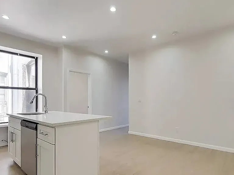 4422 3rd Ave #6 — Photo 6