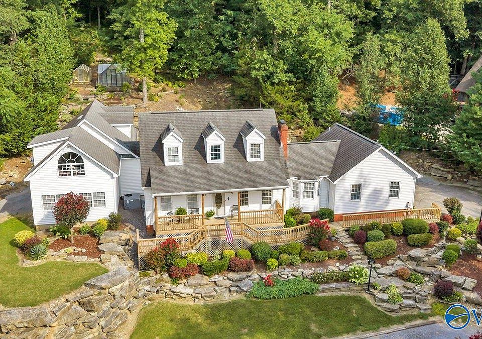1st image of 995 Hillwood Dr