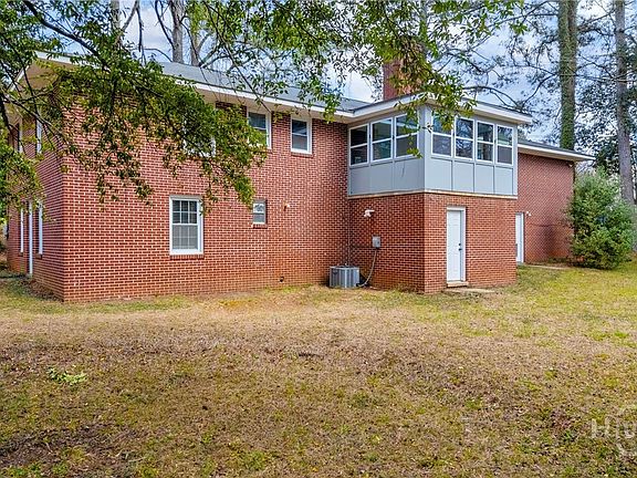 3rd image of 110 Vista Drive