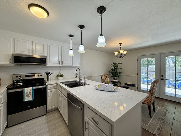 3rd image of 94-1010 Anania Cir APT 85