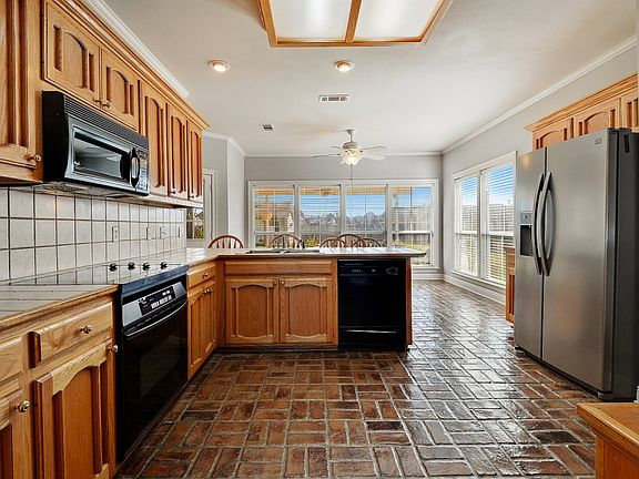 4th image of 10091 Summerfield Dr