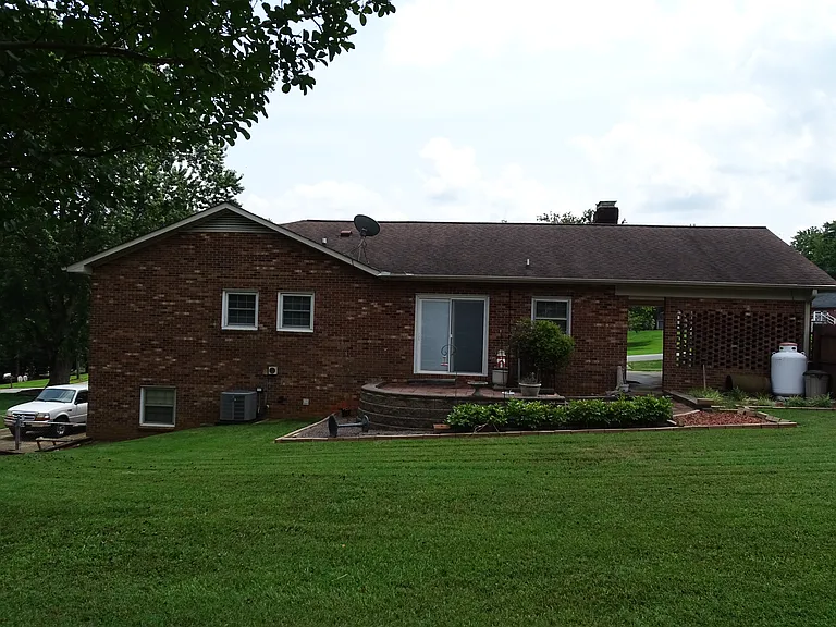 5694 Claridge Dr — Photo 30