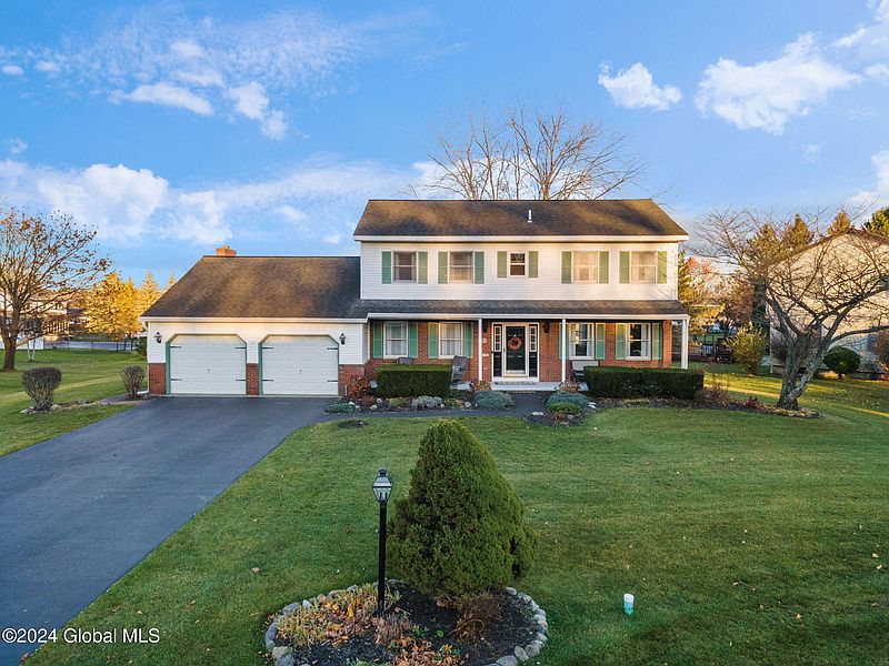 2nd image of 19 Gleneagles Boulevard