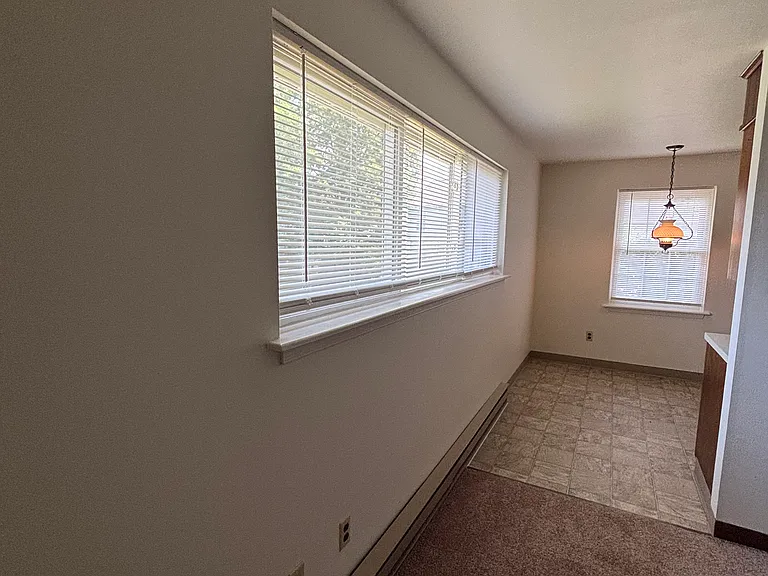 242 Broad St W — Photo 6