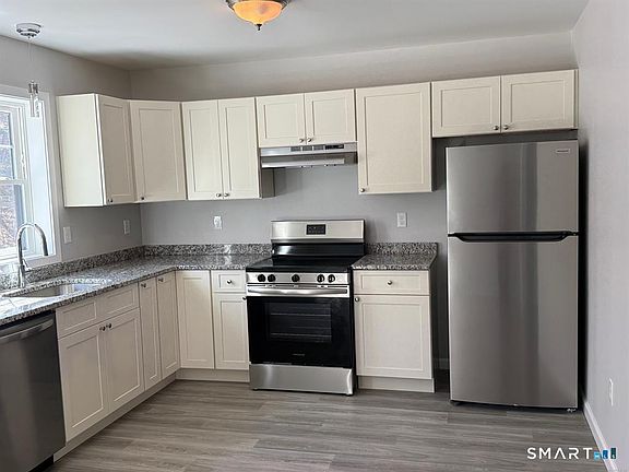 2nd image of 550 High St #3
