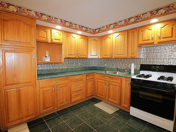 3rd image of 28 Valley Park Dr