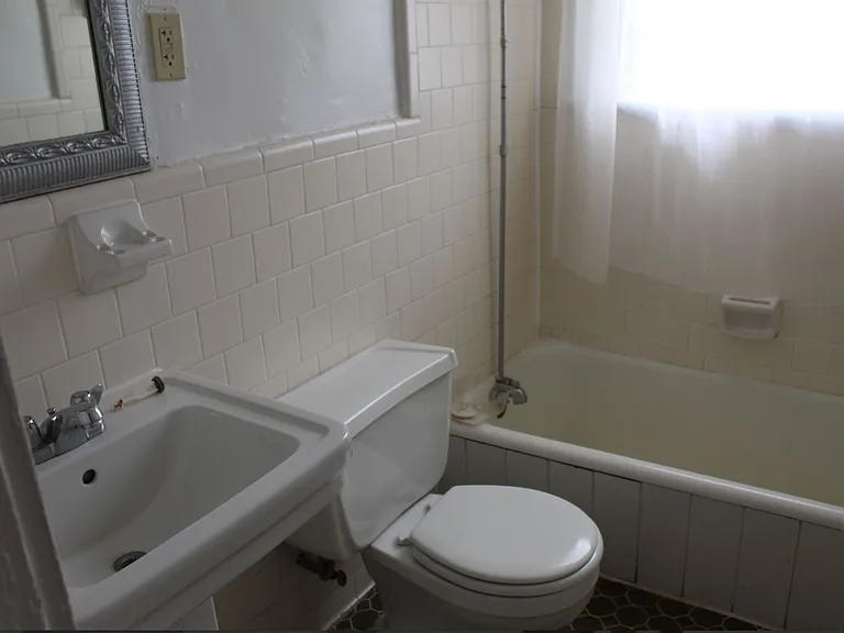 Spanish Oaks Apartment — Photo 8