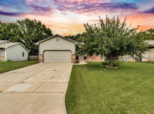 1124 N Parkway Dr, Valley Center, KS 67147