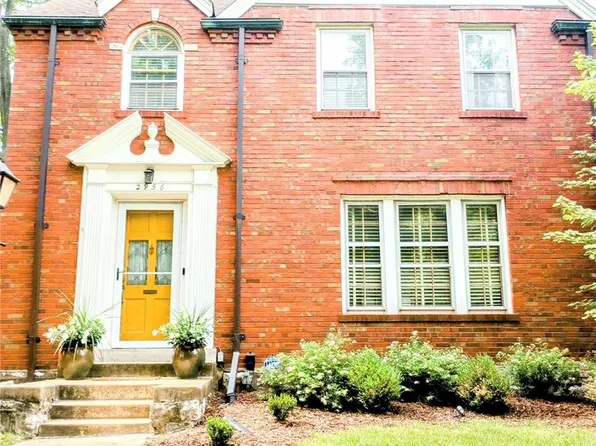 2956 Ridgeview Dr, Saint Louis, MO 63121